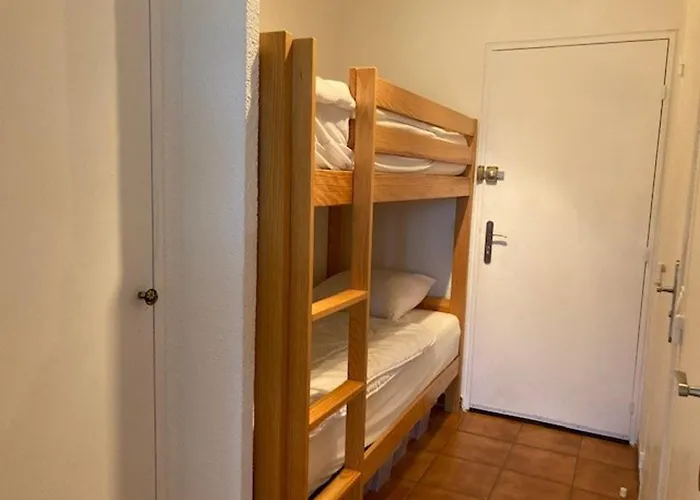 Climatise Au Lavandou Avec Parking, Terrasse Ensoleillee Pour 4 - Fr-1-308-198 Le Lavandou